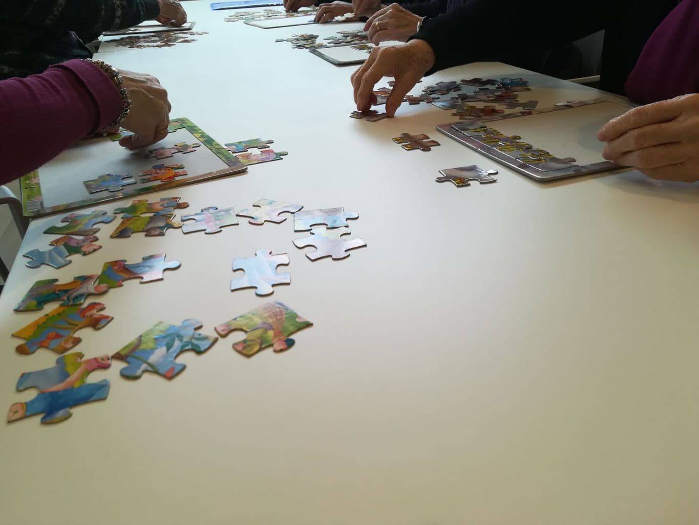 Cómo los puzzles a las personas mayores? - Solera Asistencial