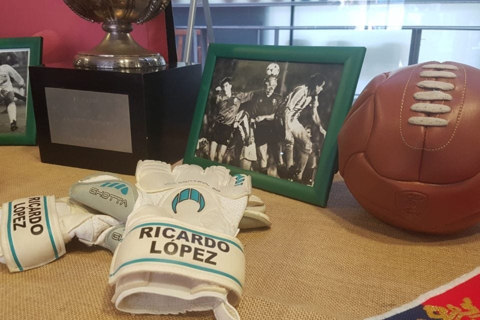 Detalles de la exposición Pasión futbolera.