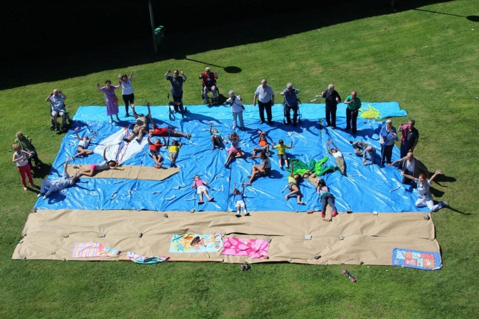 Piscina gigante elaborada por los niños y las niñas del Campus Solera