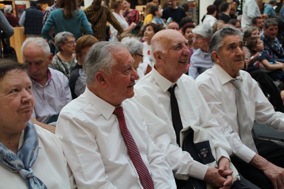 Coro Intergeneracional Mayo 2019 Centro Comercial Morea