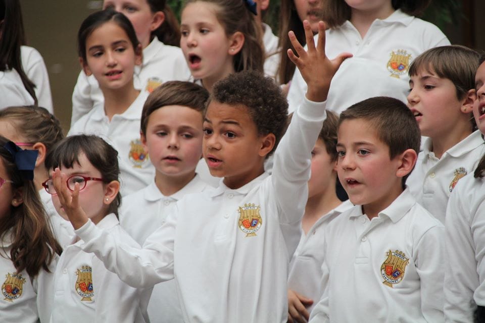 Coro Intergeneracional Mayo 2019 Centro Comercial Morea 1